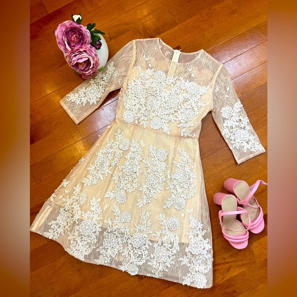 Adorable Floral Appliqué Dress! - Picture 1 of 5